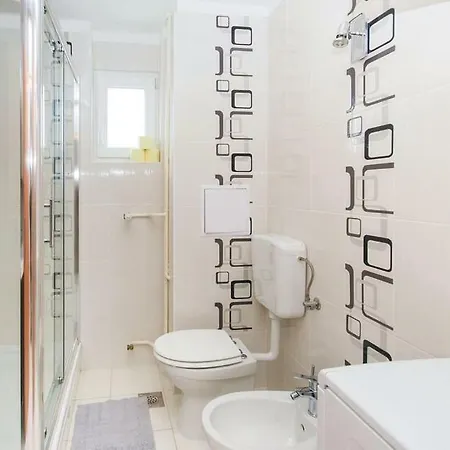 Skyscraper Maro Apartman *