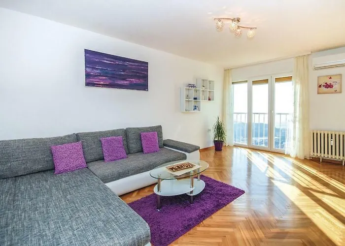 Skyscraper Maro Apartman