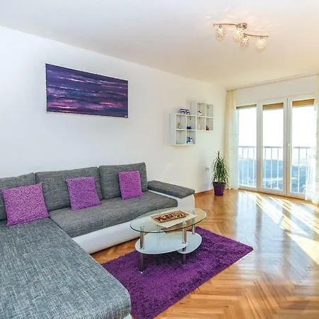 Skyscraper Maro Apartment